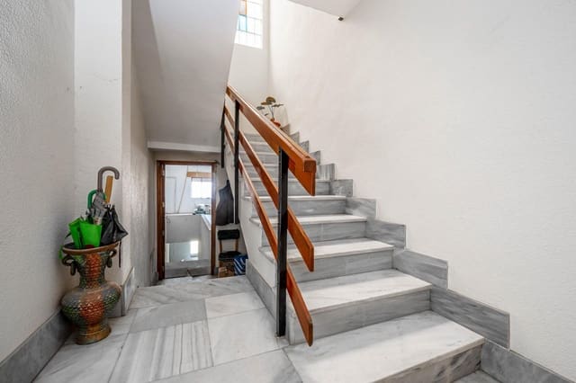 6 soveværelse Byhus til salg i Alcudia de Guadix, Valle del Zalabí med garage - € 185.000 (Ref: 8610759)
