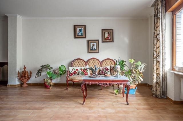 6 soveværelse Byhus til salg i Alcudia de Guadix, Valle del Zalabí med garage - € 185.000 (Ref: 8610759)