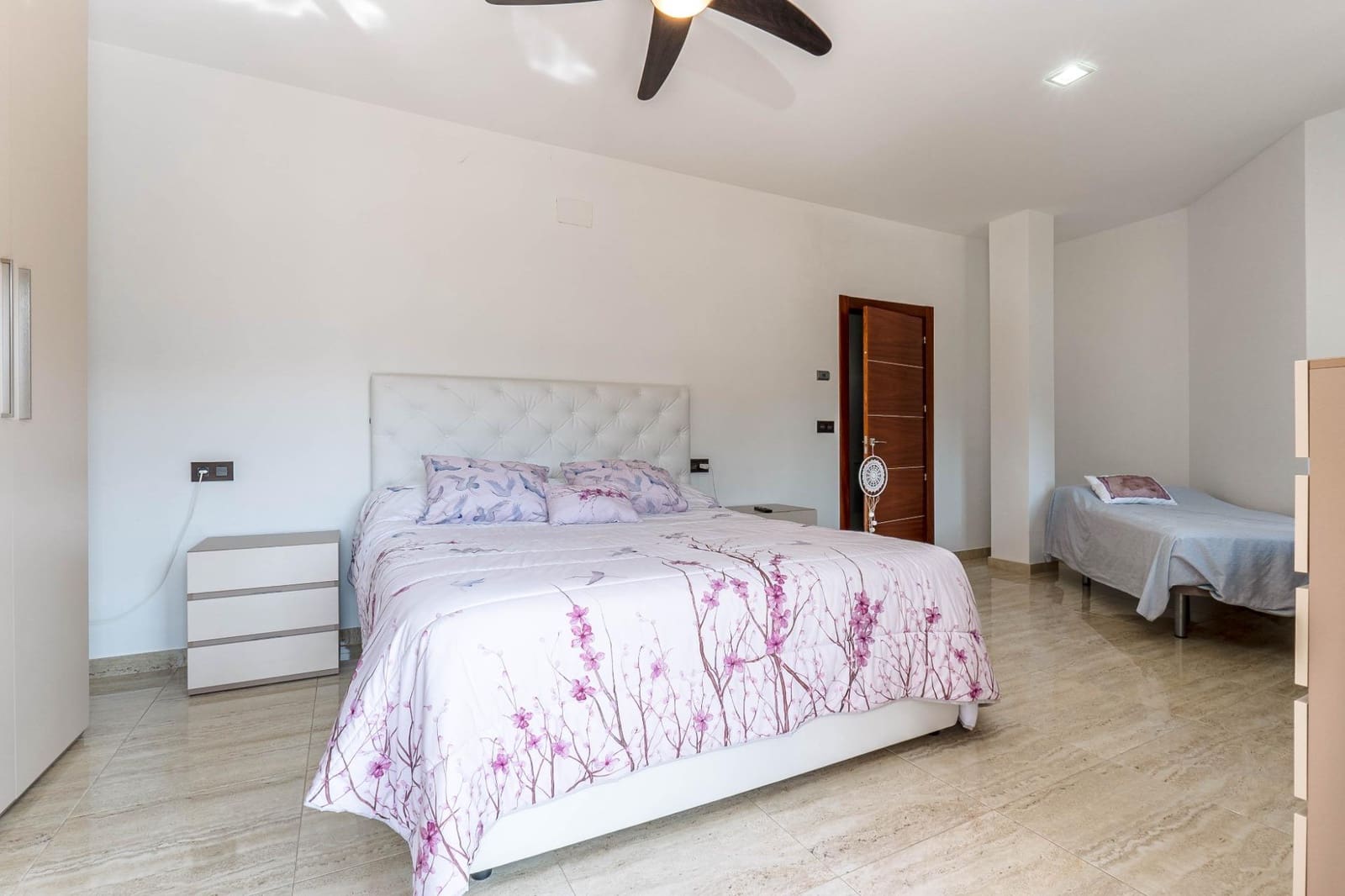 8 soveværelse Byhus til salg i Guejar Sierra - € 900.000 (Ref: 8623271)