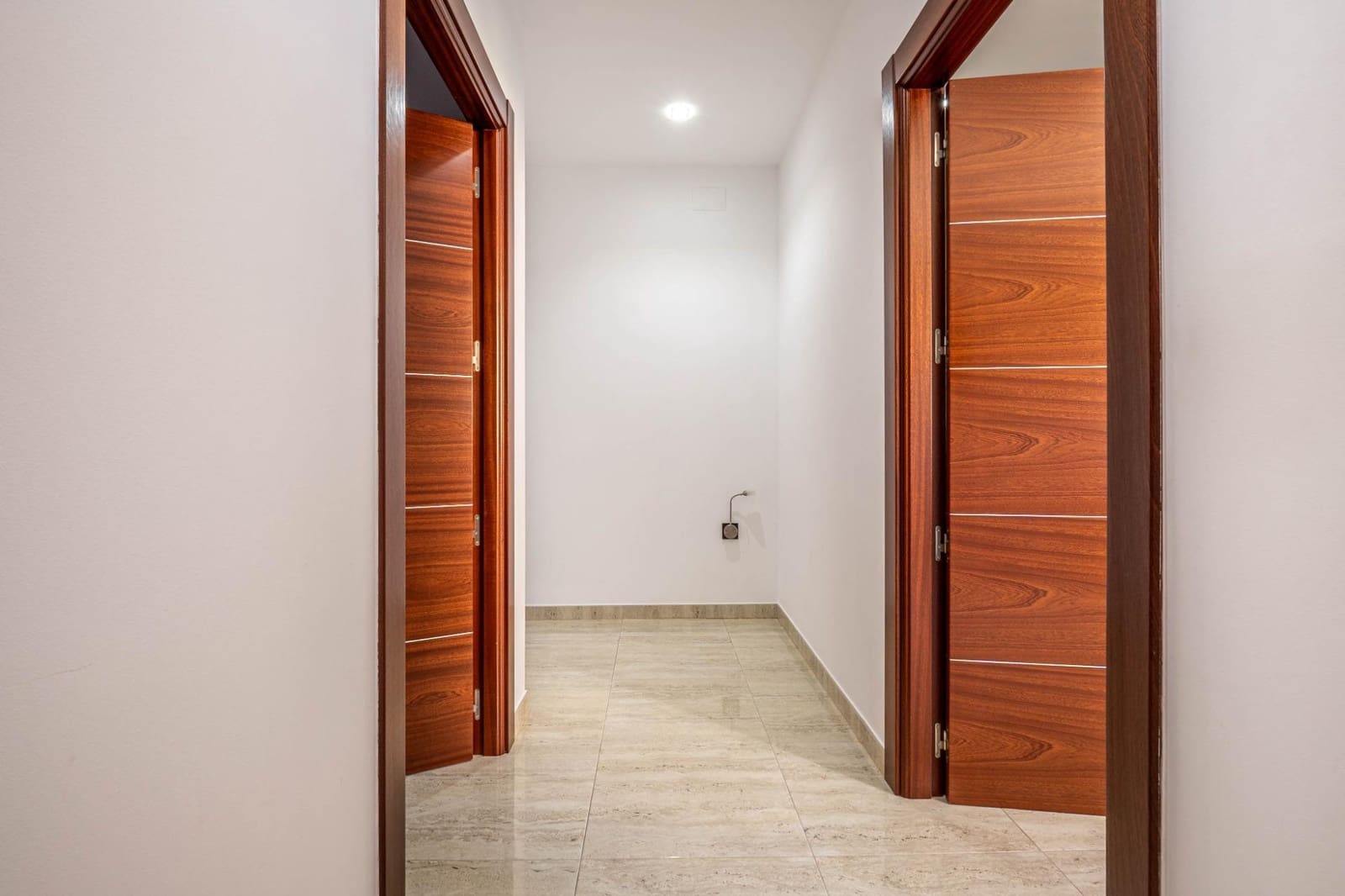 8 soveværelse Byhus til salg i Guejar Sierra - € 900.000 (Ref: 8623271)