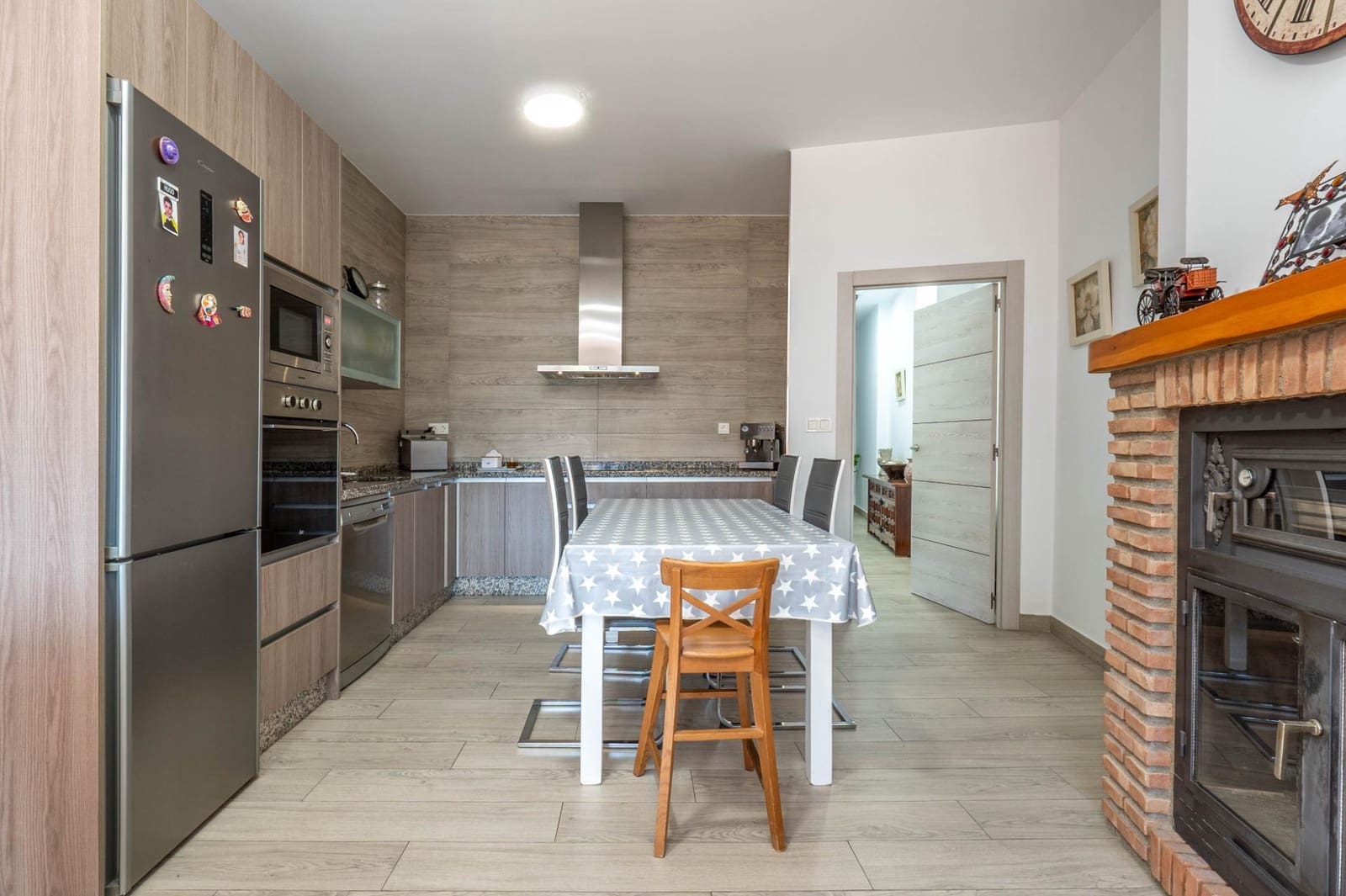 8 soveværelse Byhus til salg i Guejar Sierra - € 900.000 (Ref: 8623271)