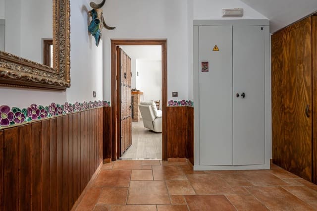 8 soveværelse Byhus til salg i Güéjar Sierra - € 900.000 (Ref: 8623271)