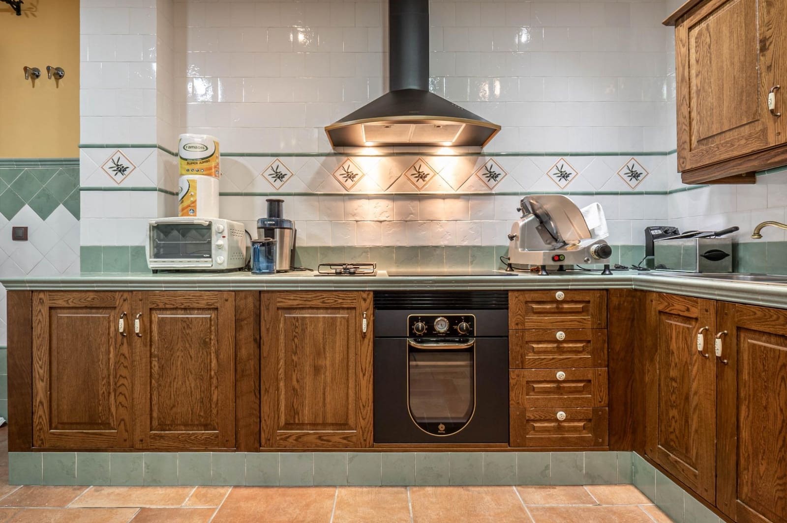 8 soveværelse Byhus til salg i Guejar Sierra - € 900.000 (Ref: 8623271)