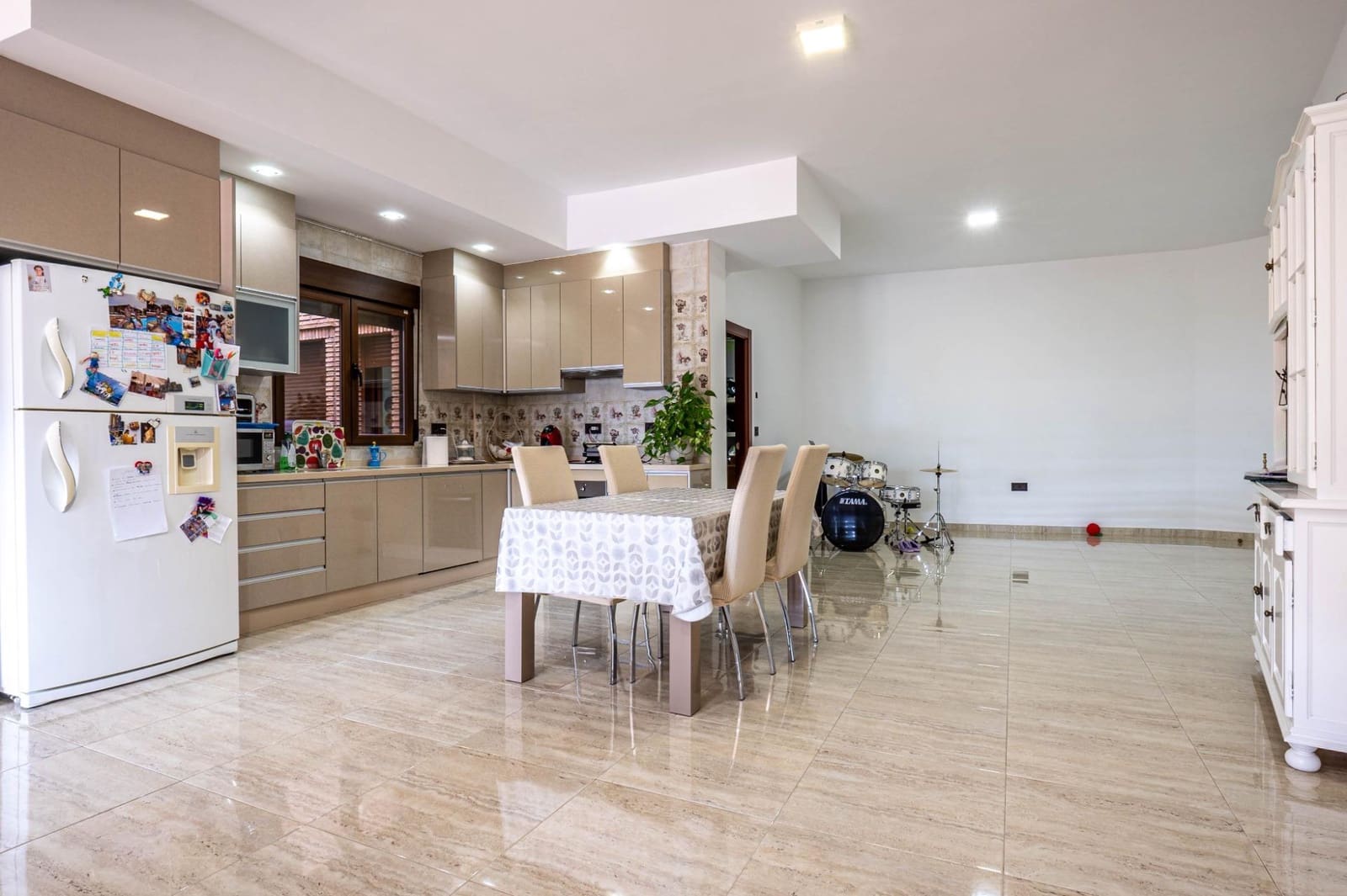 8 soveværelse Byhus til salg i Guejar Sierra - € 900.000 (Ref: 8623271)