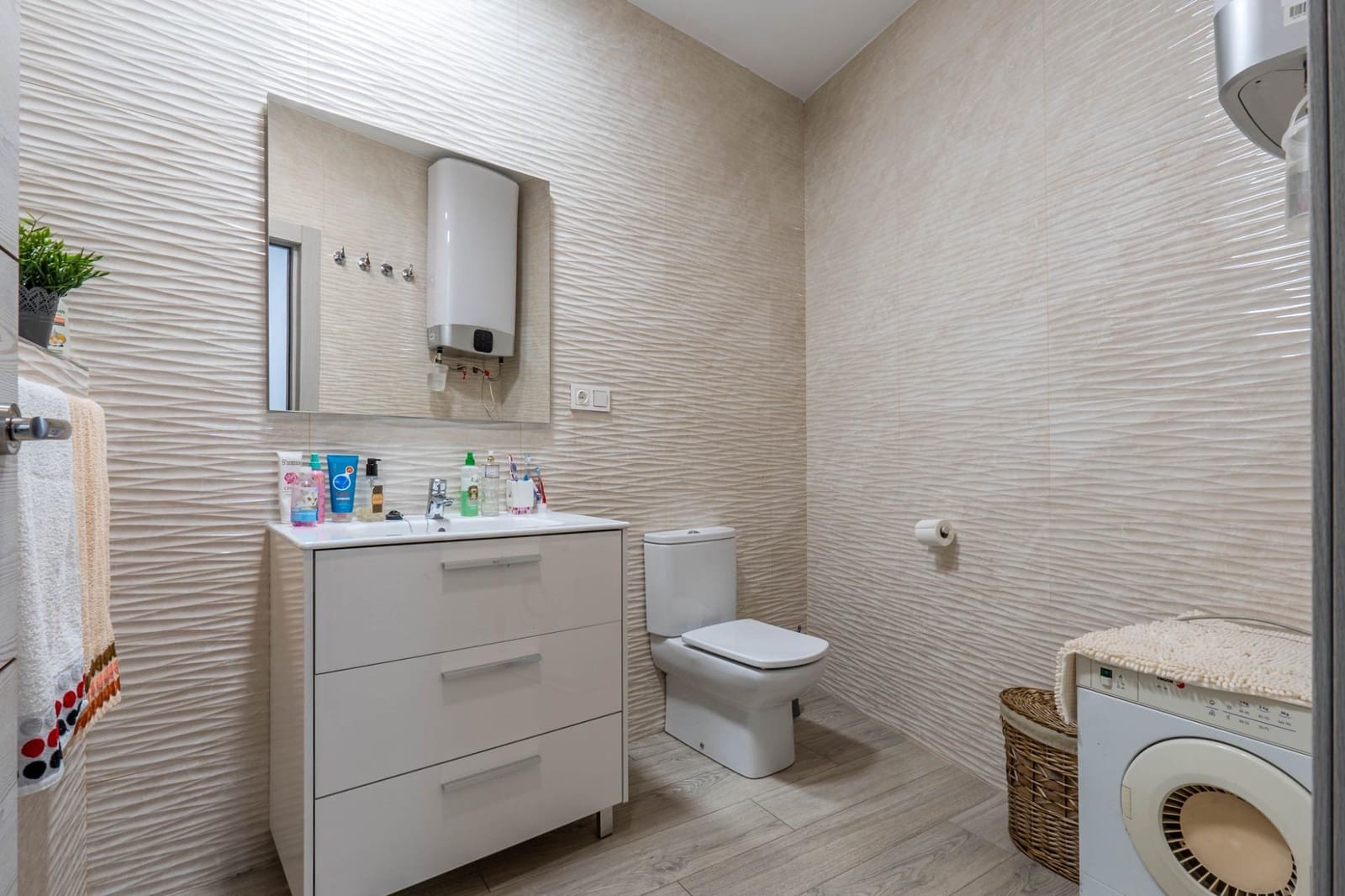 8 soveværelse Byhus til salg i Guejar Sierra - € 900.000 (Ref: 8623271)