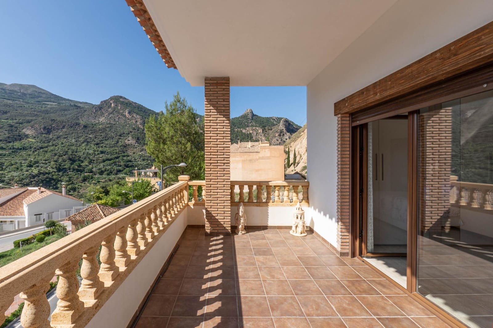 8 soveværelse Byhus til salg i Guejar Sierra - € 900.000 (Ref: 8623271)