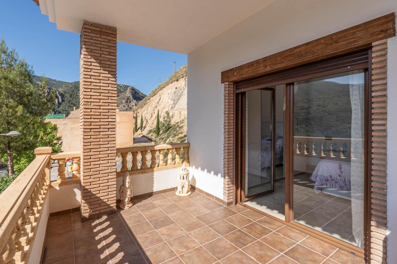 8 soveværelse Byhus til salg i Guejar Sierra - € 900.000 (Ref: 8623271)