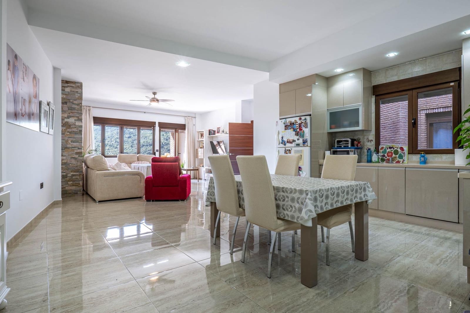 8 soveværelse Byhus til salg i Guejar Sierra - € 900.000 (Ref: 8623271)