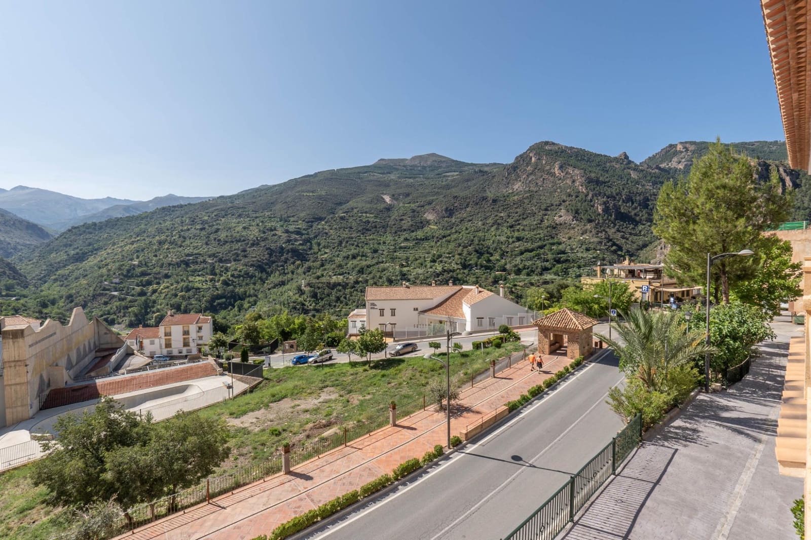 8 soveværelse Byhus til salg i Guejar Sierra - € 900.000 (Ref: 8623271)