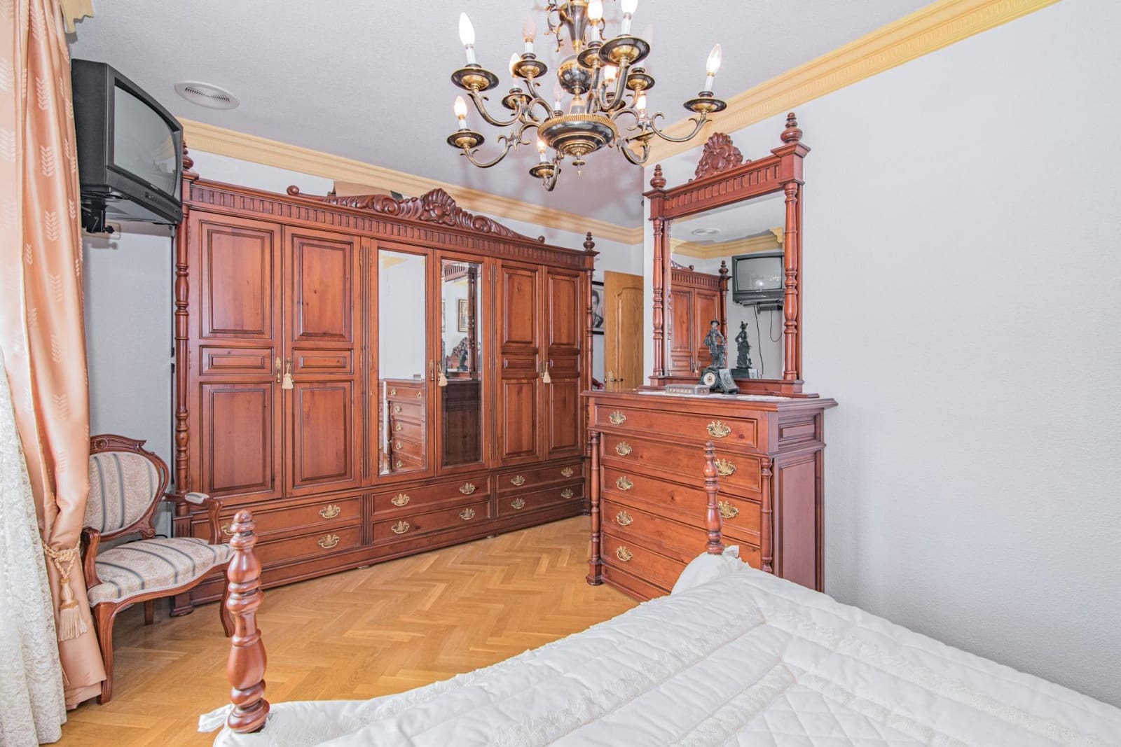 6 soveværelse Villa til salg i Ogijares med swimmingpool garage - € 459.000 (Ref: 8666700)