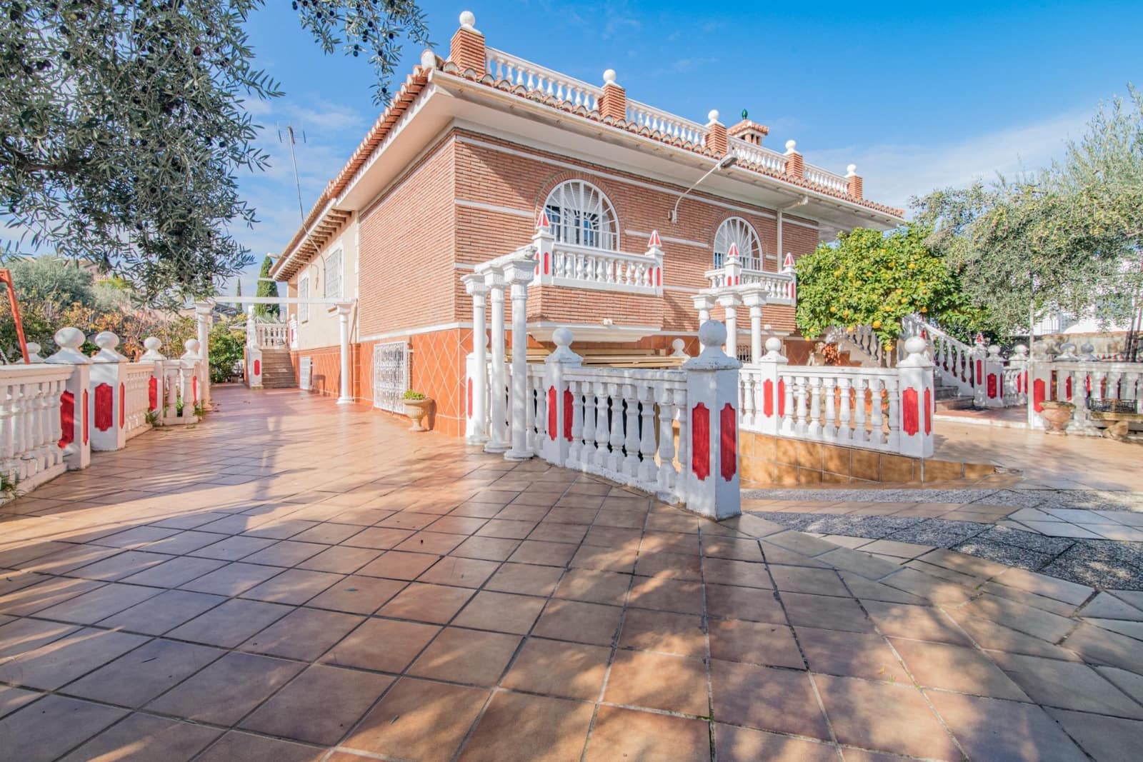 6 soveværelse Villa til salg i Ogijares med swimmingpool garage - € 459.000 (Ref: 8666700)