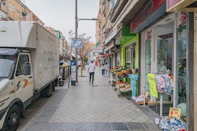 Erhverv til salg i Zaidin, Granada by - € 398.000 (Ref: 8810335)