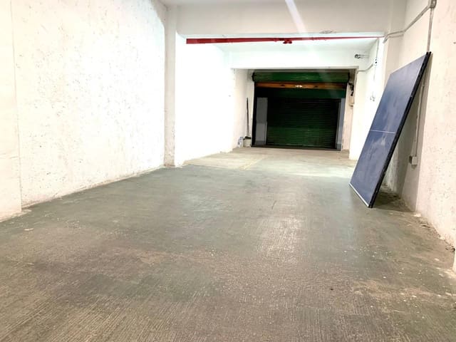 Commercial for sale in Granada city with garage - € 35,000 (Ref: 8897125)