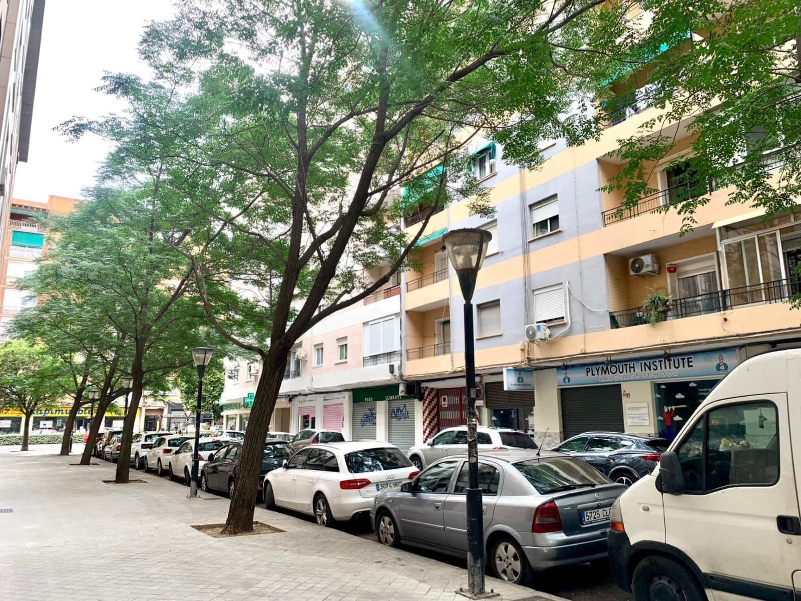 Commercieel te koop in Granada stad met garage - € 35.000 (Ref: 8897125)