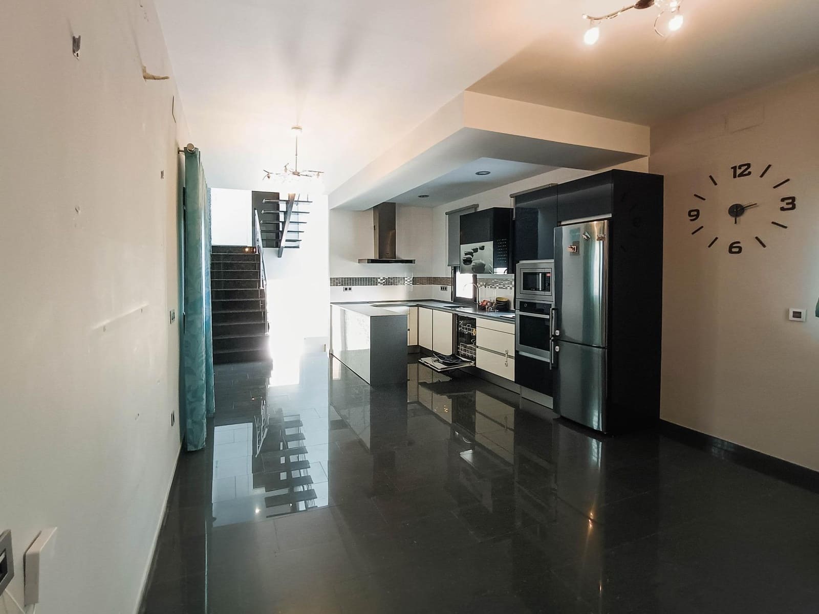 3 bedroom Villa for sale in Alhama de Granada with garage - € 143,000 (Ref: 8897133)