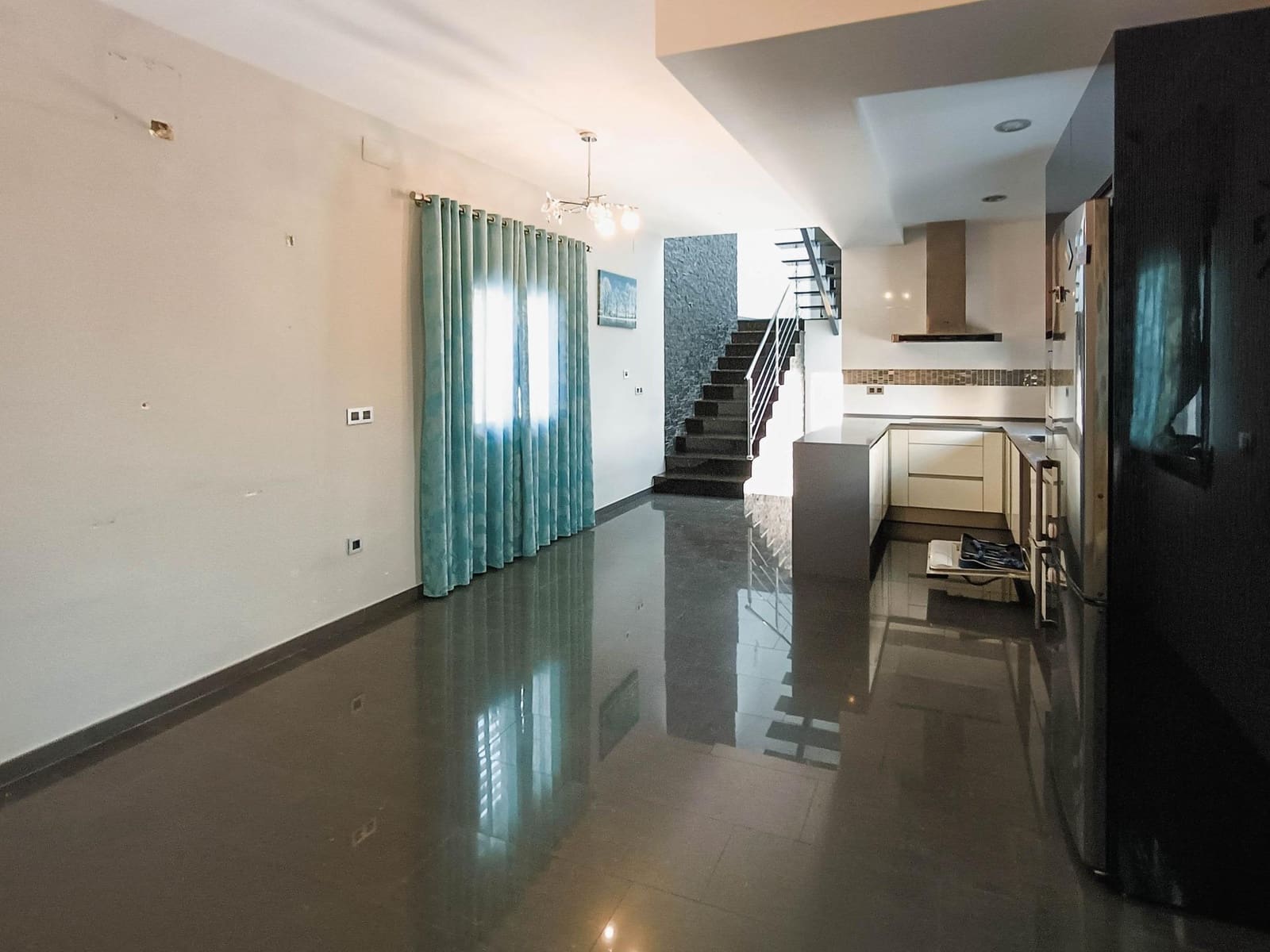 3 bedroom Villa for sale in Alhama de Granada with garage - € 143,000 (Ref: 8897133)