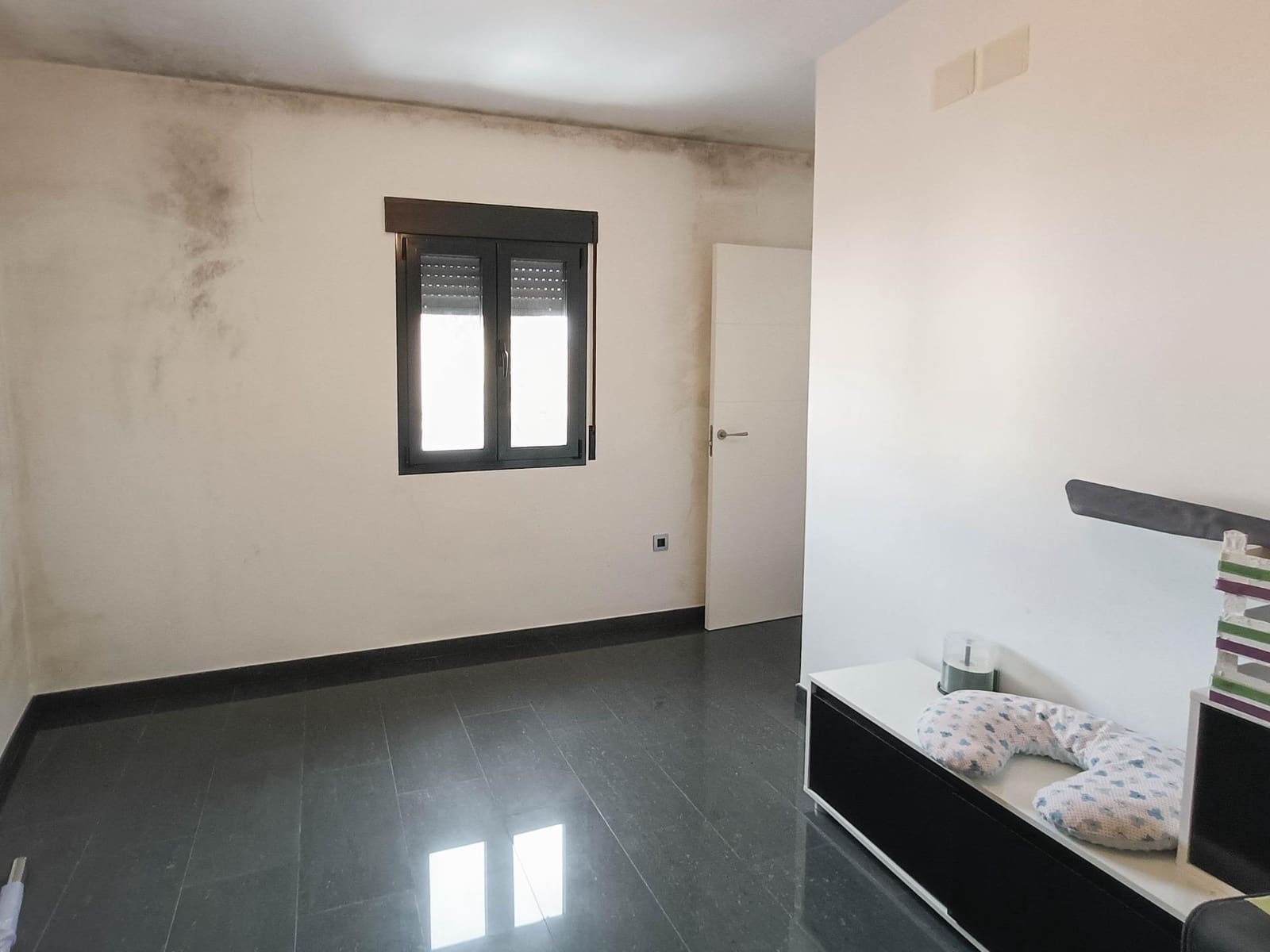 3 bedroom Villa for sale in Alhama de Granada with garage - € 143,000 (Ref: 8897133)