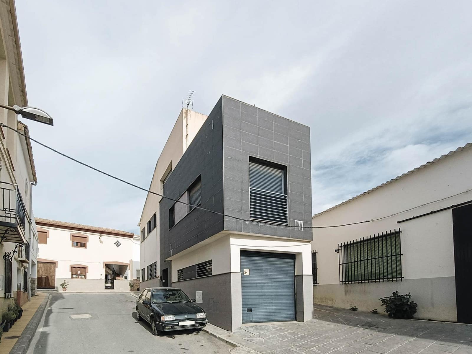 3 bedroom Villa for sale in Alhama de Granada with garage - € 143,000 (Ref: 8897133)