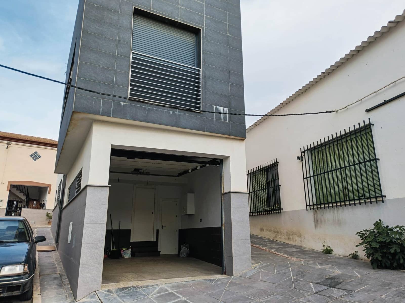 3 bedroom Villa for sale in Alhama de Granada with garage - € 143,000 (Ref: 8897133)