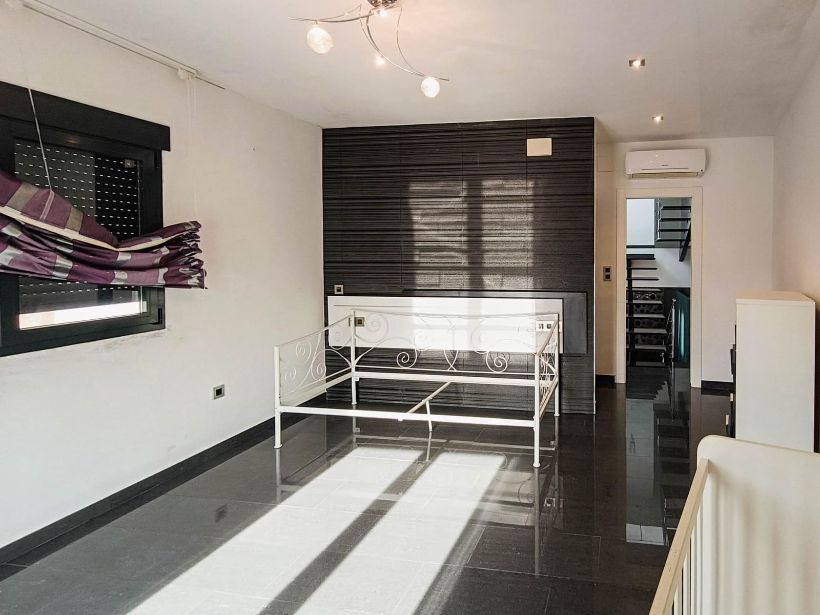 3 bedroom Villa for sale in Alhama de Granada with garage - € 143,000 (Ref: 8897133)