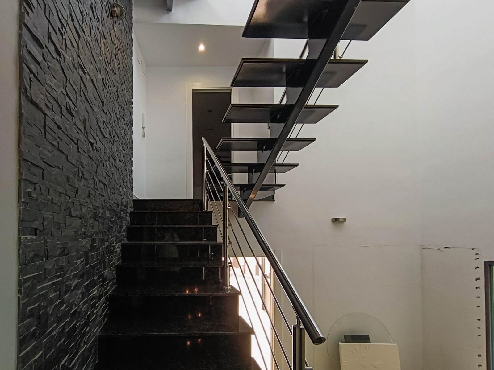 3 bedroom Villa for sale in Alhama de Granada with garage - € 143,000 (Ref: 8897133)