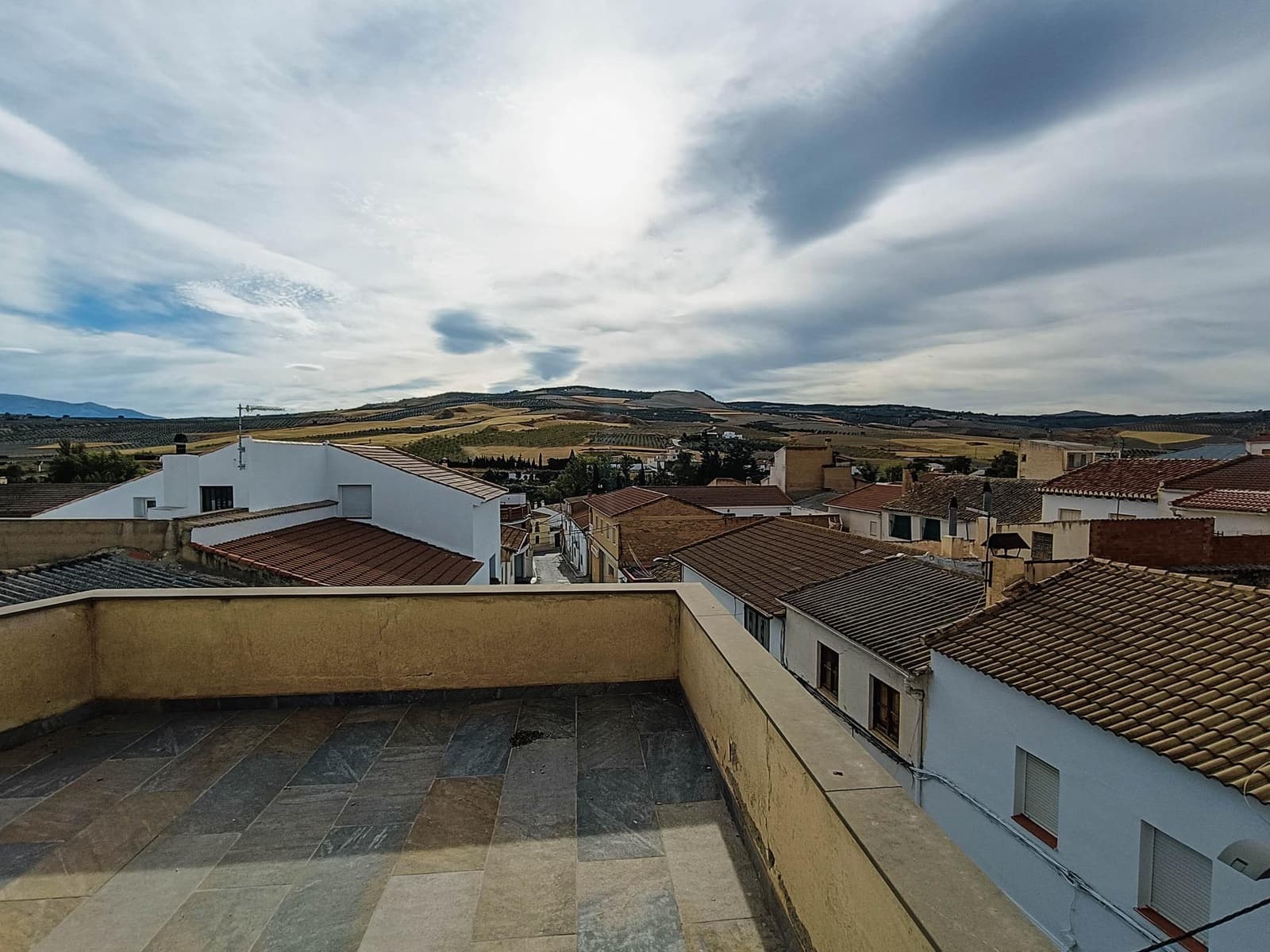 3 bedroom Villa for sale in Alhama de Granada with garage - € 143,000 (Ref: 8897133)
