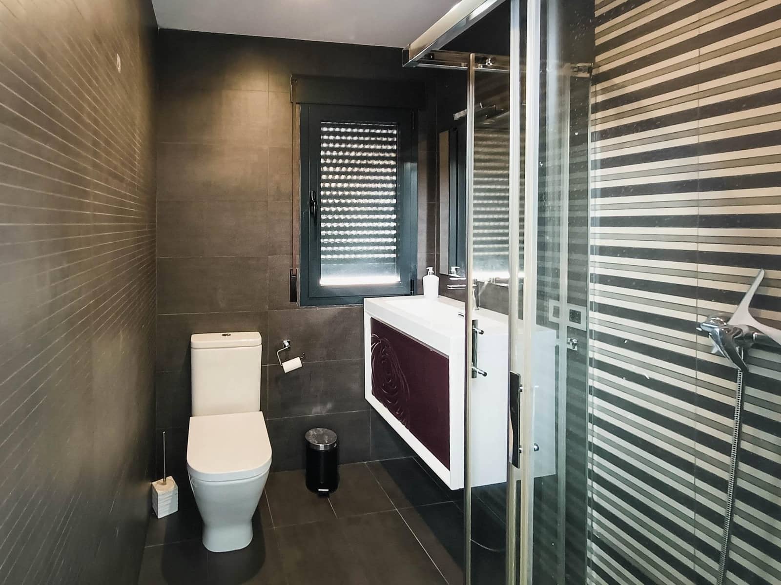 3 bedroom Villa for sale in Alhama de Granada with garage - € 143,000 (Ref: 8897133)