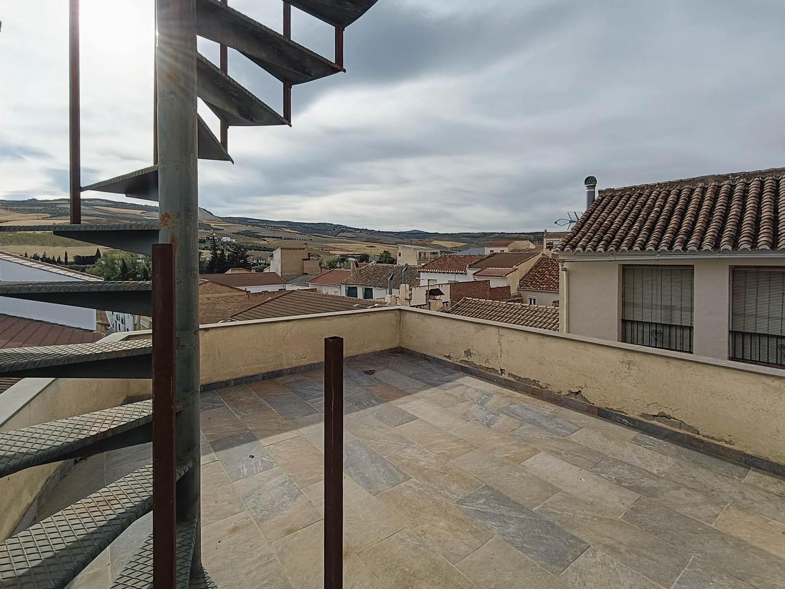 3 bedroom Villa for sale in Alhama de Granada with garage - € 143,000 (Ref: 8897133)