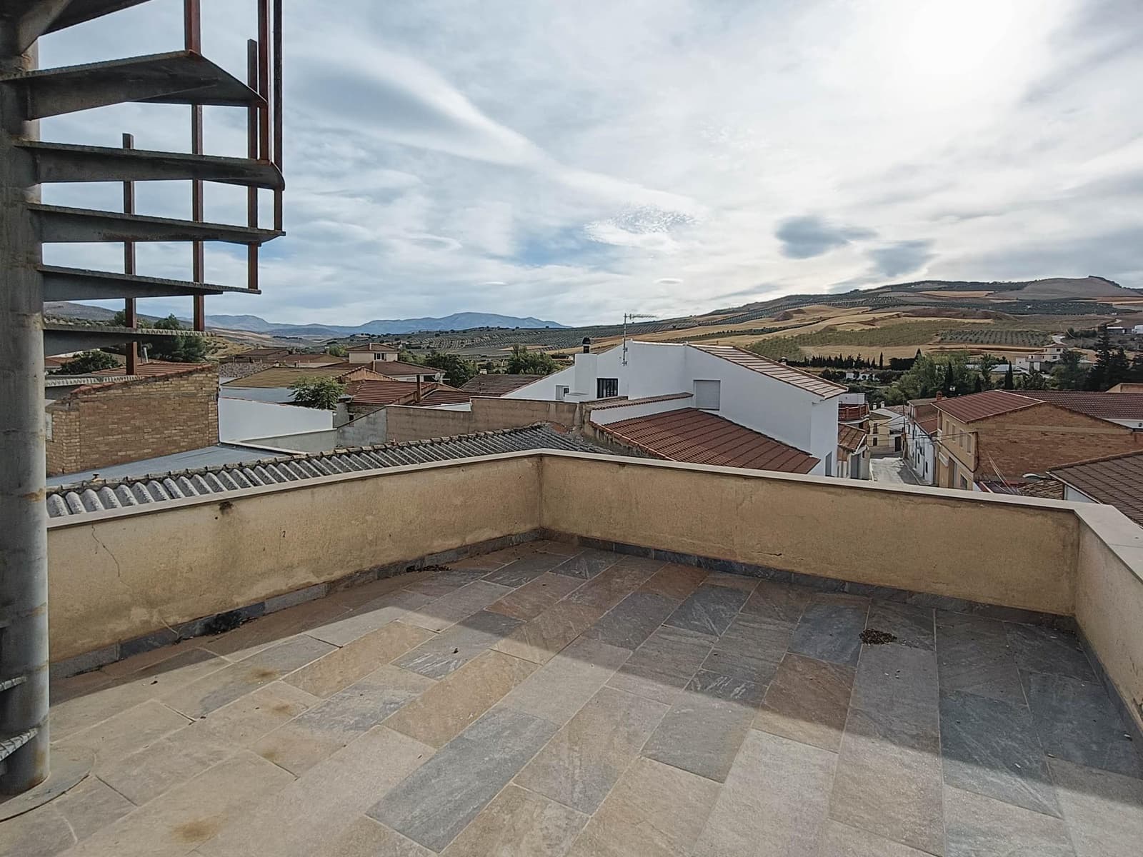 3 bedroom Villa for sale in Alhama de Granada with garage - € 143,000 (Ref: 8897133)