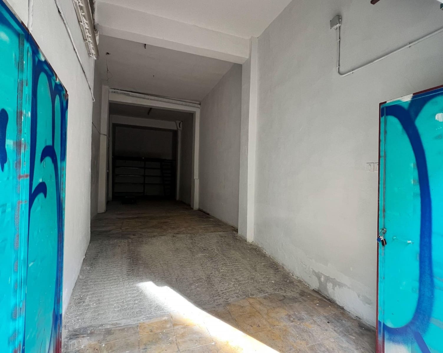 Commercieel te koop in Granada stad - € 40.000 (Ref: 8897166)