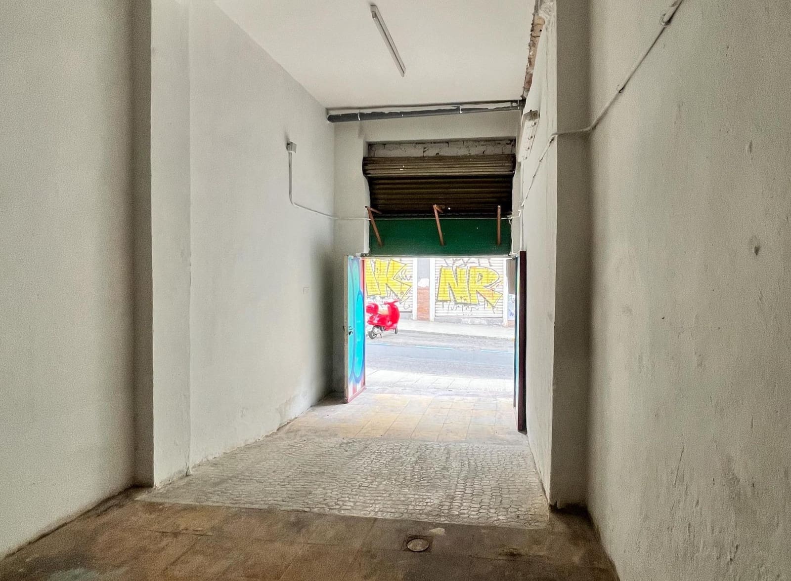 Commercieel te koop in Granada stad - € 40.000 (Ref: 8897166)