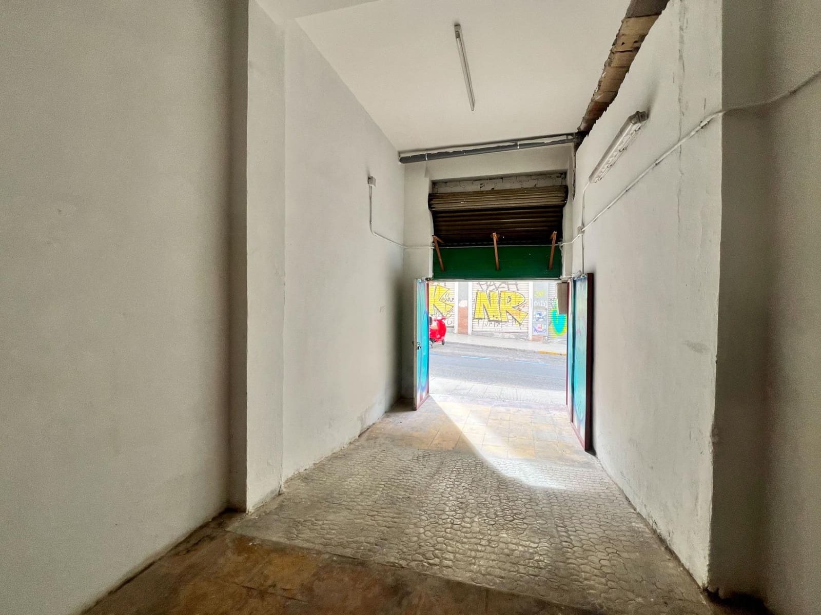 Commercieel te koop in Granada stad - € 40.000 (Ref: 8897166)