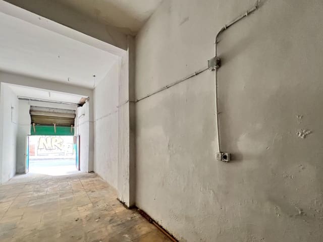 Commercieel te koop in Granada stad - € 40.000 (Ref: 8897166)