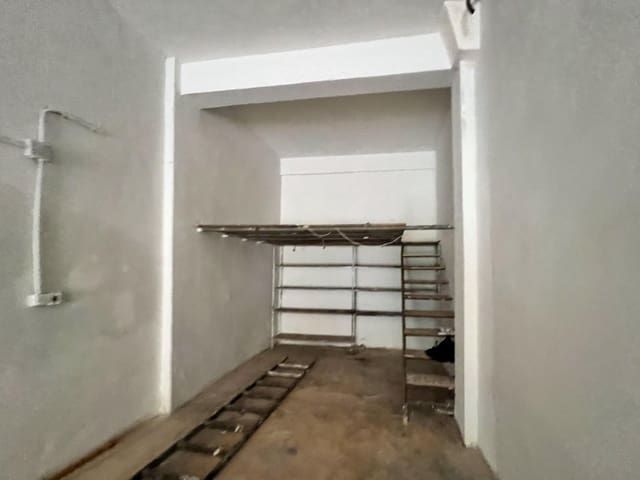 Commercieel te koop in Granada stad - € 40.000 (Ref: 8897166)