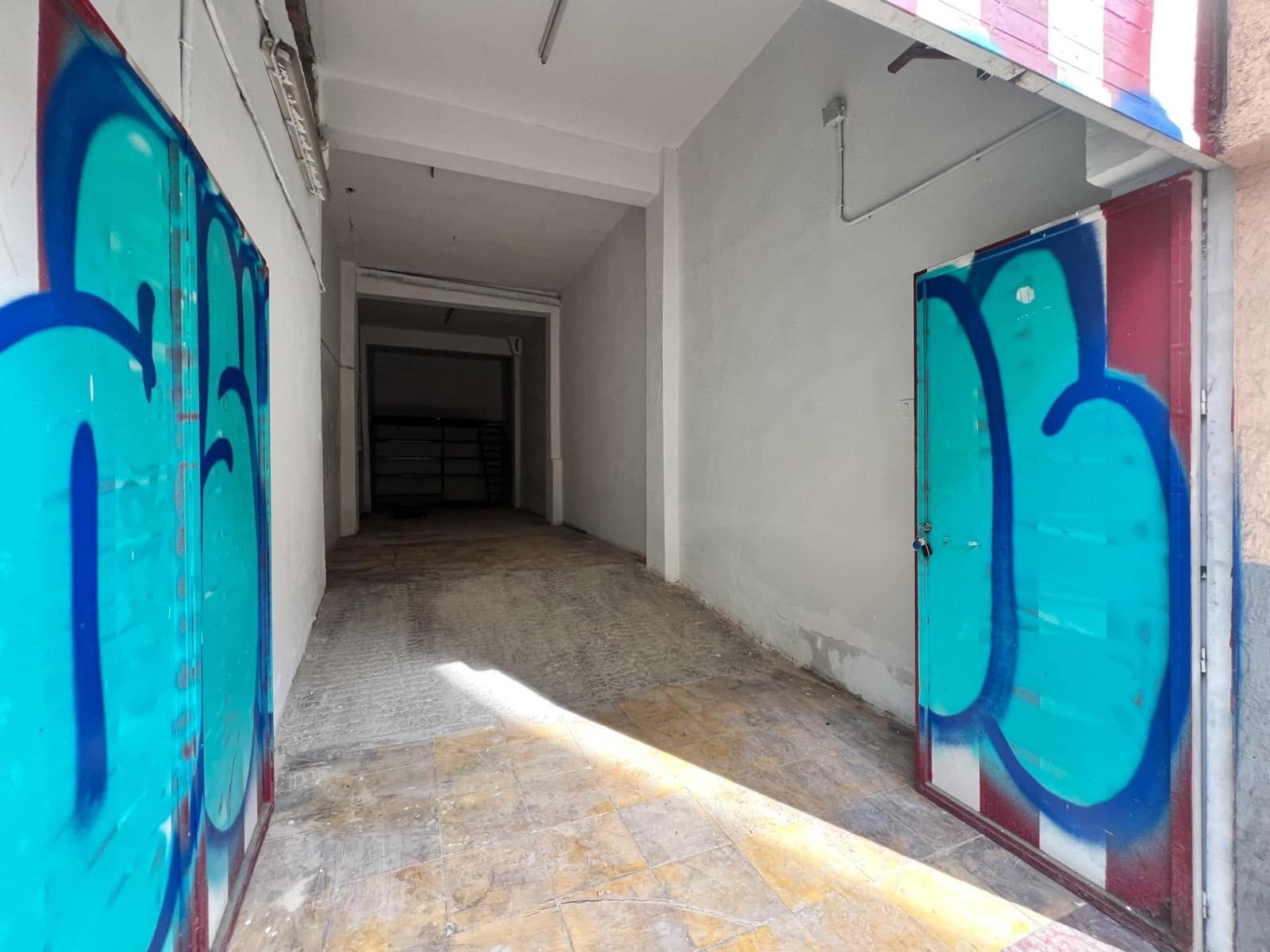 Commercieel te koop in Granada stad - € 40.000 (Ref: 8897166)