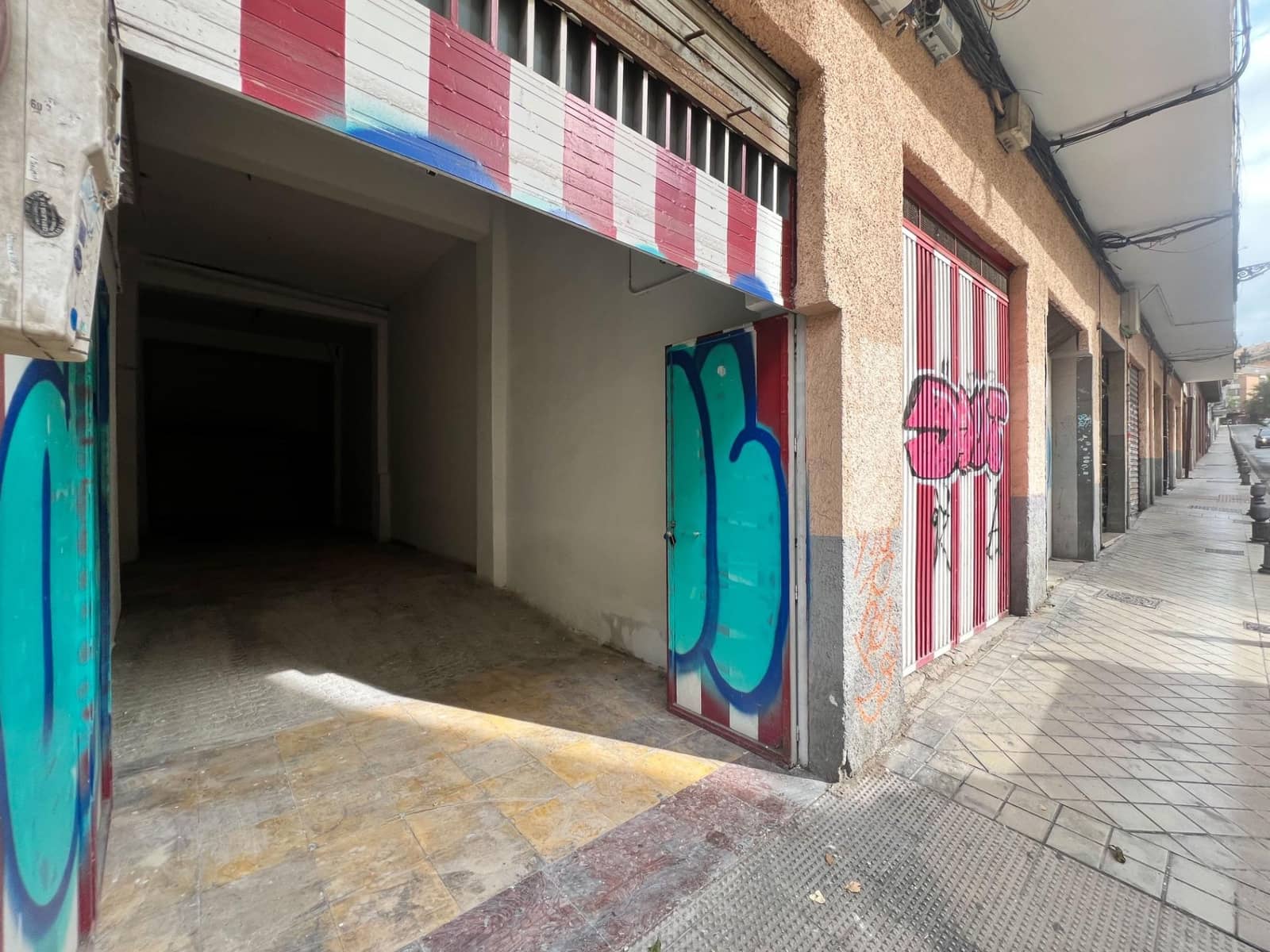 Commercieel te koop in Granada stad - € 40.000 (Ref: 8897166)