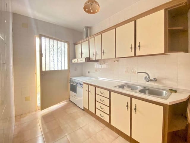 4 soveværelse Byhus til salg i Colomera - € 60.000 (Ref: 8897251)