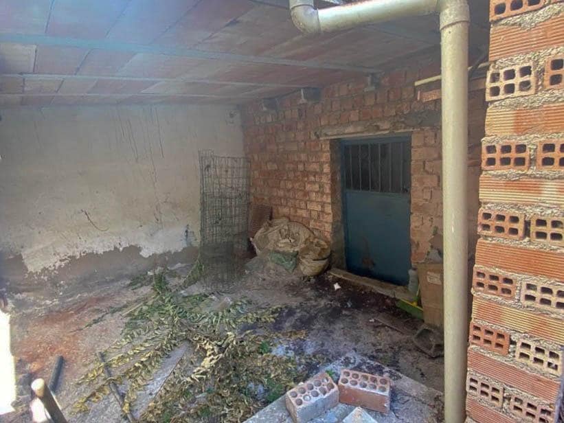 4 soveværelse Byhus til salg i Colomera - € 60.000 (Ref: 8897251)