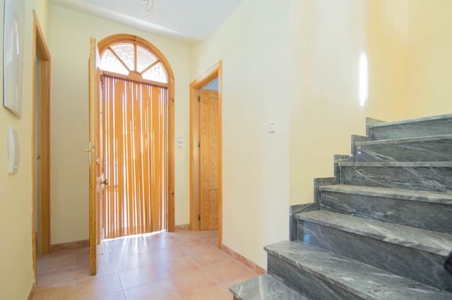 4 soveværelse Villa til salg i Güéjar Sierra med swimmingpool garage - € 314.900 (Ref: 8905674)