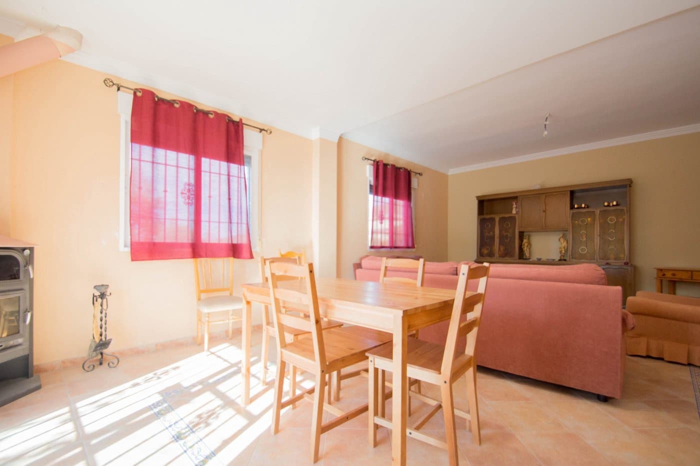 4 soveværelse Villa til salg i Guejar Sierra med swimmingpool garage - € 314.900 (Ref: 8905674)