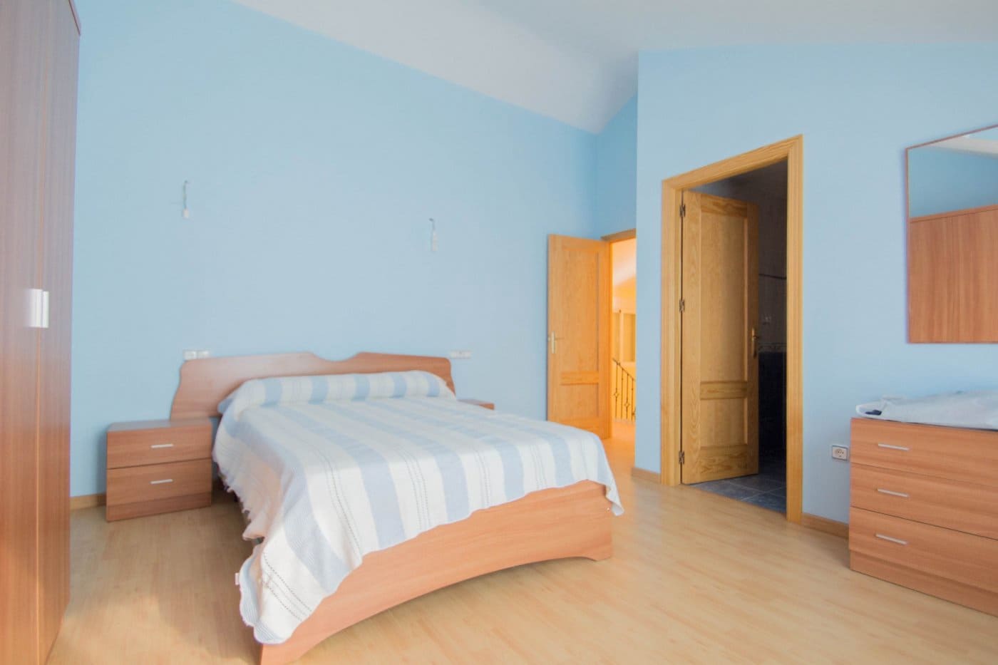 4 soveværelse Villa til salg i Guejar Sierra med swimmingpool garage - € 314.900 (Ref: 8905674)