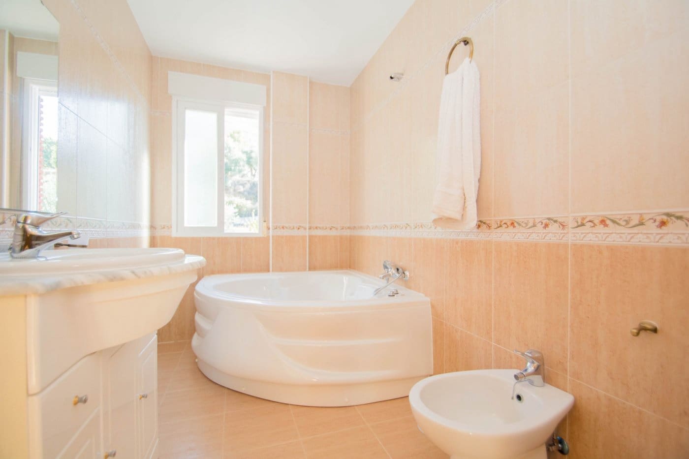 4 soveværelse Villa til salg i Guejar Sierra med swimmingpool garage - € 314.900 (Ref: 8905674)