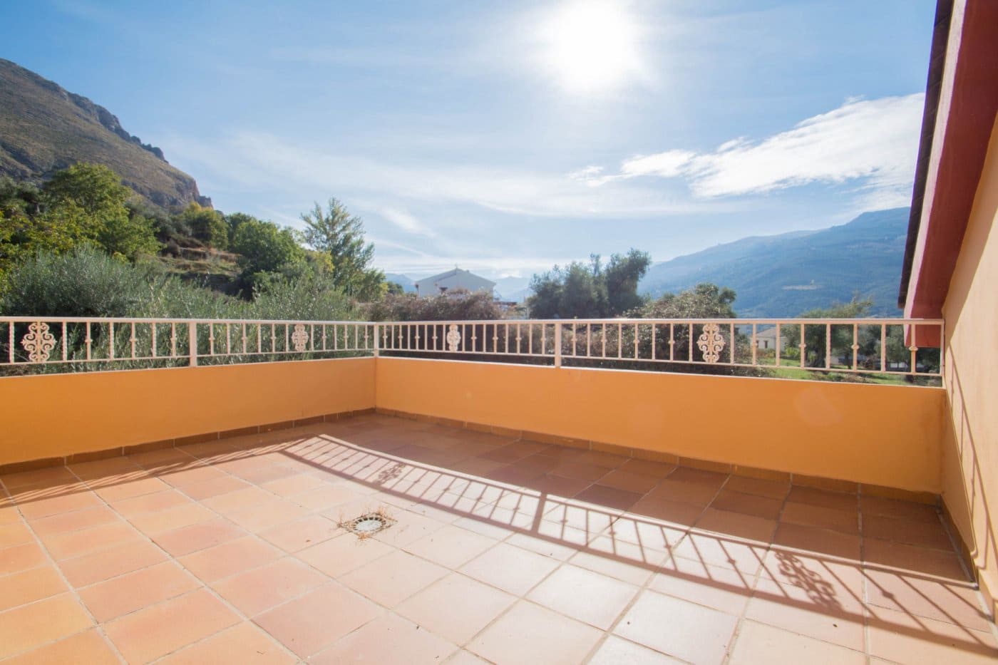 4 soveværelse Villa til salg i Guejar Sierra med swimmingpool garage - € 314.900 (Ref: 8905674)