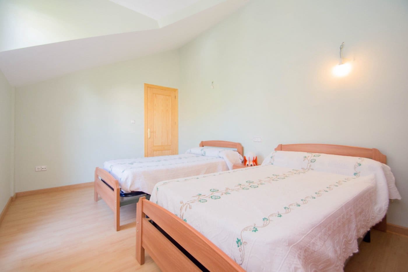 4 soveværelse Villa til salg i Guejar Sierra med swimmingpool garage - € 314.900 (Ref: 8905674)