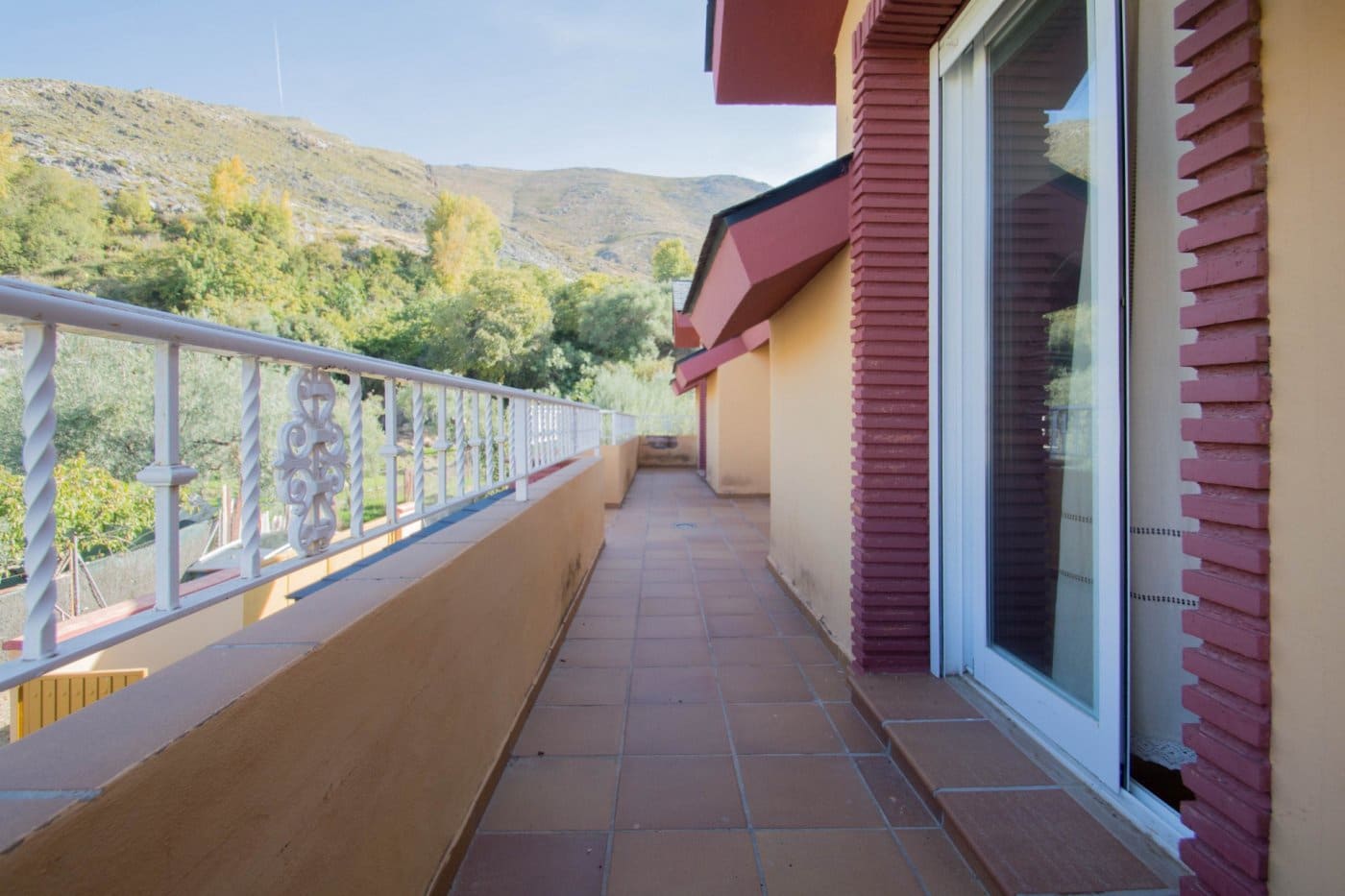 4 soveværelse Villa til salg i Guejar Sierra med swimmingpool garage - € 314.900 (Ref: 8905674)