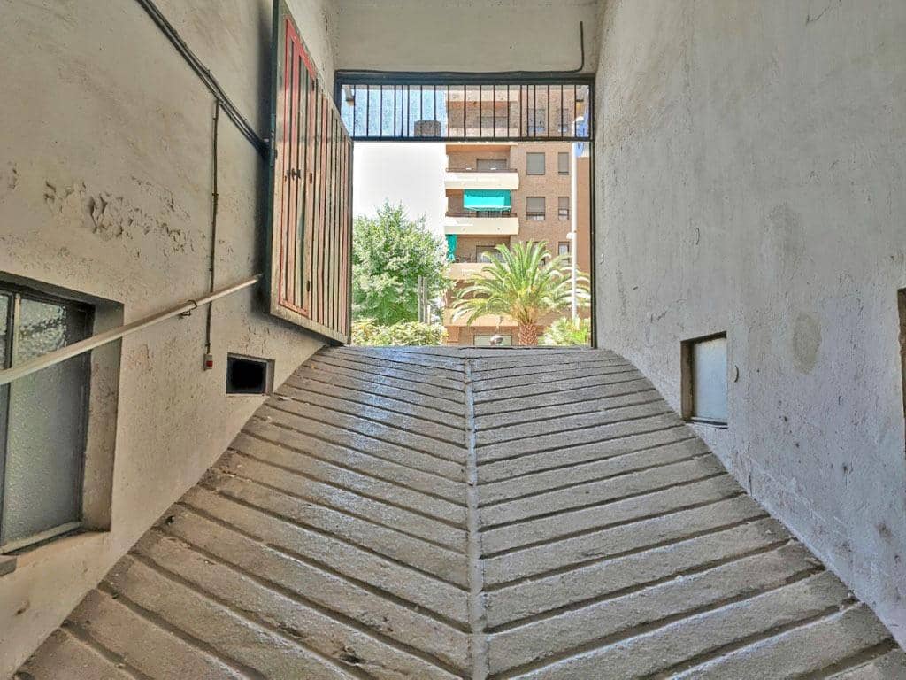 Garage til salg i Granada by - € 22.000 (Ref: 8907473)