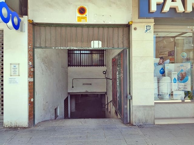 Garage till salu i Centro, Granada stad - 22 000 € (Ref: 8907473)