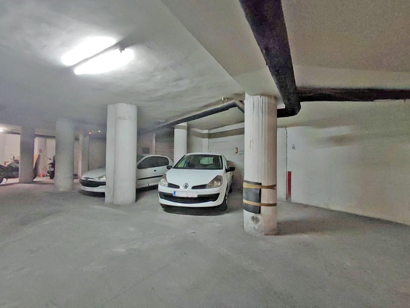 Garage til salg i Granada by - € 22.000 (Ref: 8907473)