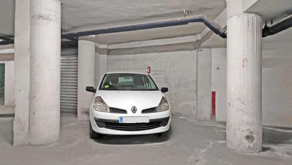 Garage til salg i Granada by - € 22.000 (Ref: 8907473)