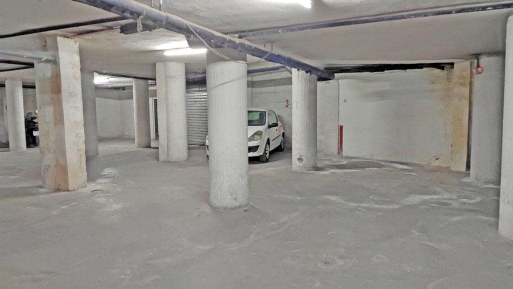 Garage til salg i Granada by - € 22.000 (Ref: 8907473)